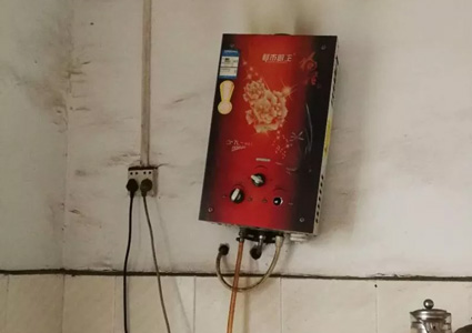父女命喪家中女兒僅18歲，發(fā)現(xiàn)時(shí)熱水器還在燃燒