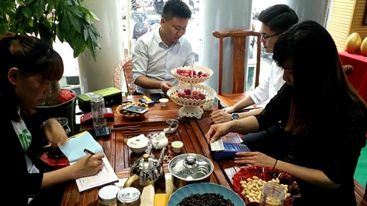 元旦節(jié)闔家團(tuán)圓，空氣能售后服務(wù)人員依然奮斗前線